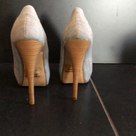 Shoes - Picture 4 of 7